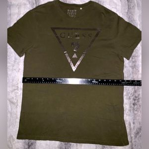 🪨🪨Mens large Guess t-shirt